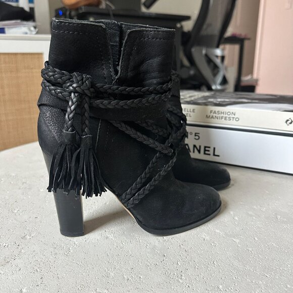 Vince Camuto Cyndia Leather Criss Cross Braided & Fringe Strap Ankle Heel Boot S - Picture 2 of 7